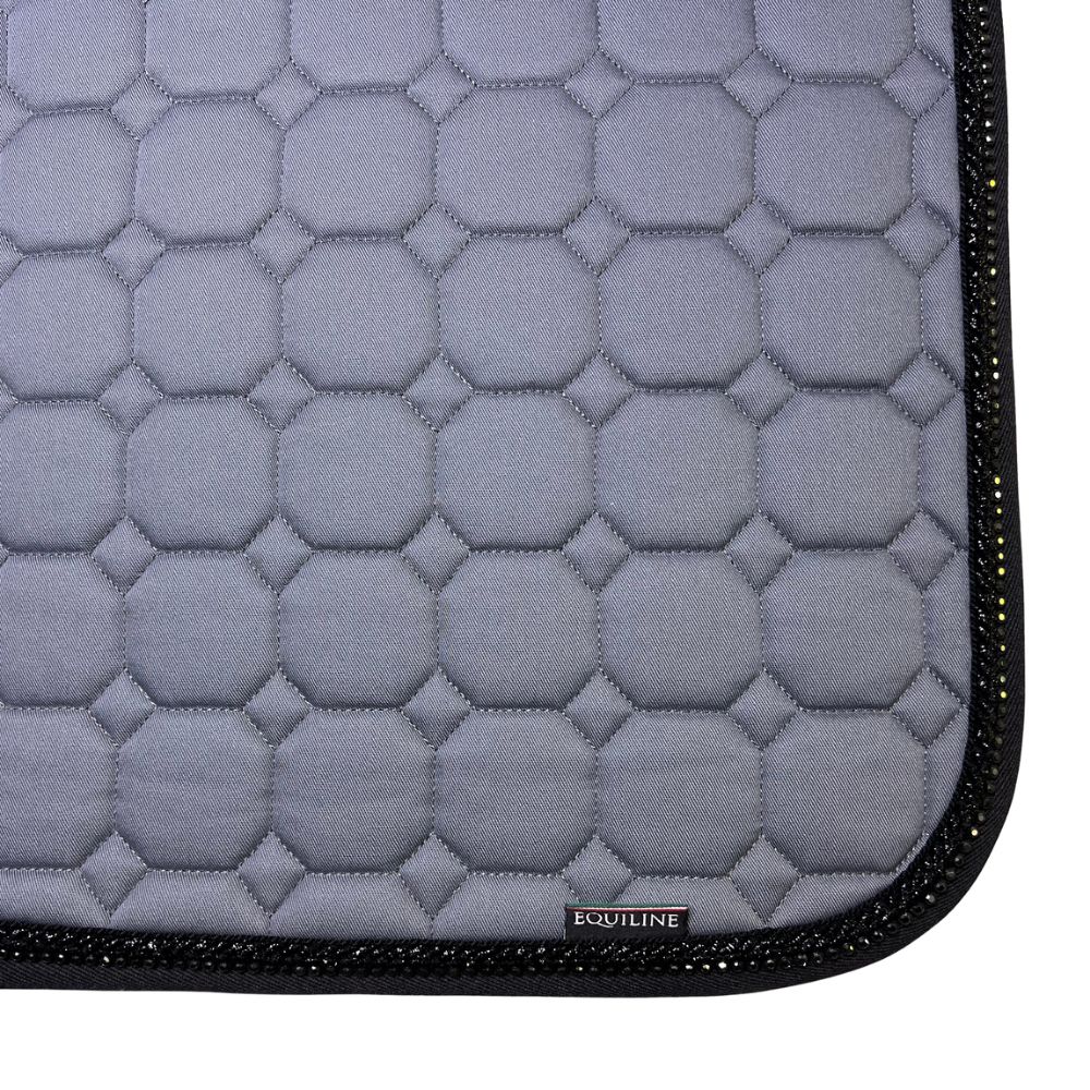 Equiline Dressurschabracke Octagon grau (breite schwarze Glitzerborde, dunkler Strass, schwarzer Rand)