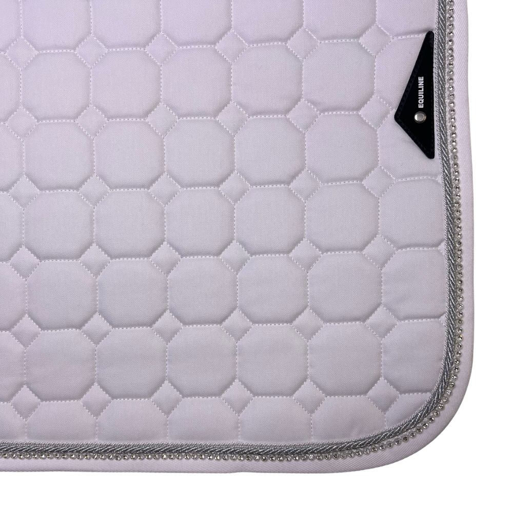 Equiline Dressurschabracke Octagon weiß (schmale silberne Glitzerborde, heller Strass)