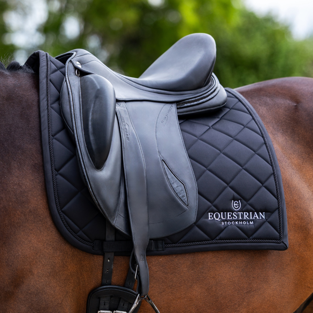 Equestrian Stockholm Dressurschabracke Line Black