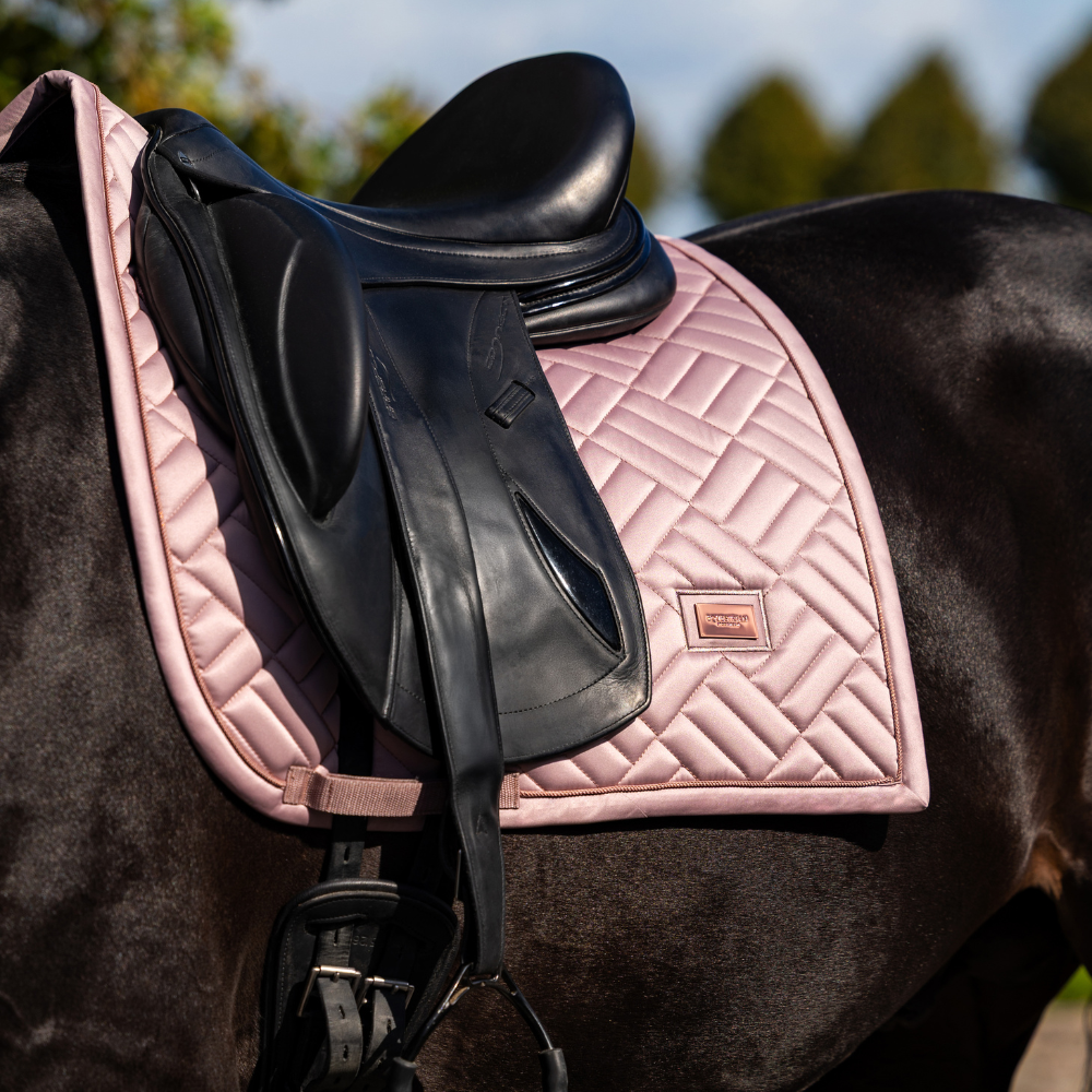 Equestrian Stockholm Dressurschabracke Modern Midsummer Blush