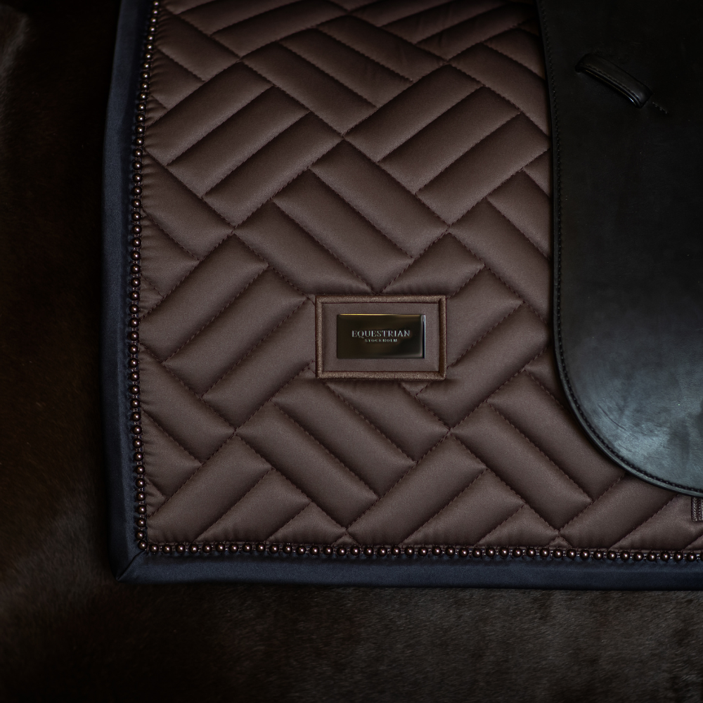 Equestrian Stockholm Dressurschabracke Modern Mocha